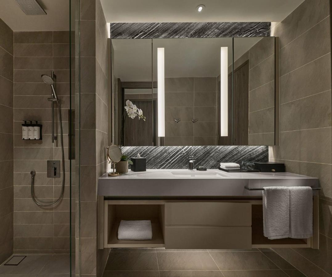 Pan Pacific Serviced Suites Kuala Lumpur Exterior foto Bathroom